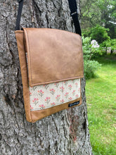 Charger l&#39;image dans la galerie, Toutite frutti cuir florale