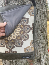 Charger l&#39;image dans la galerie, Troubadour cuir animal brun  /mandala