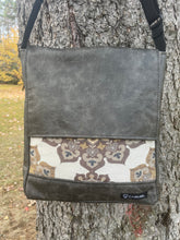 Charger l&#39;image dans la galerie, Troubadour cuir animal brun  /mandala